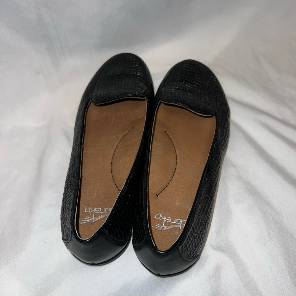 Dansko Nastacia Black Croc Embossed Leather Loafers Flats Size 37 Slip On - Picture 7 of 9